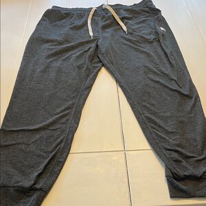 Vuori/Joggers!! Black/medium/great condition
